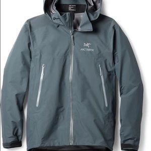 Arc’teryx Men’s Beta AR (all-round) Size M Gore-Tex PRO shell jacket in Neptune